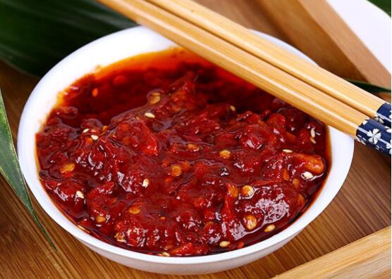 豆瓣醬和黃豆醬的區(qū)別，豆瓣醬和黃豆醬原料和口味不同