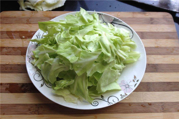 卷心菜上有好多黑點可以吃嗎，卷心