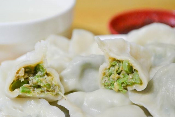 芹菜肉餡怎么調(diào)好吃，調(diào)好的芹菜肉餡用炒一下嗎
