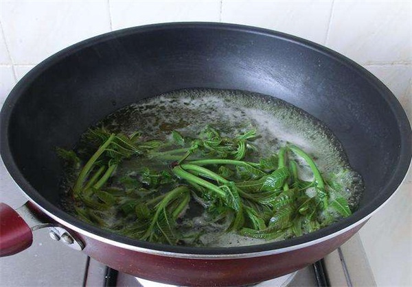 香椿炒雞蛋的家常做法