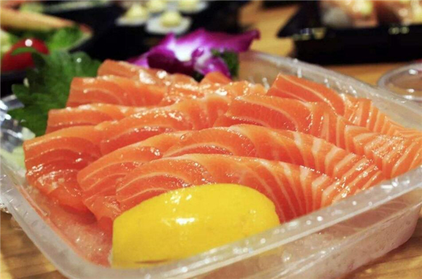 三文魚生吃還是熟吃好，三文魚熟吃也可以安全又營養