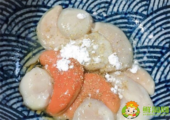 扇貝怎么洗干凈，扇貝肉怎么洗干凈(去除內臟用鹽水生粉唰一唰)