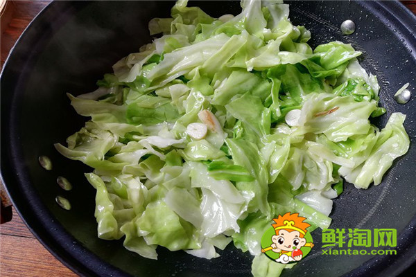 隔夜的包菜可以吃嗎,包菜焯水再炒好吃嗎
