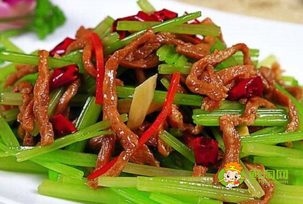芹菜炒牛肉可以加洋蔥嗎,芹菜炒牛肉怎么做才嫩