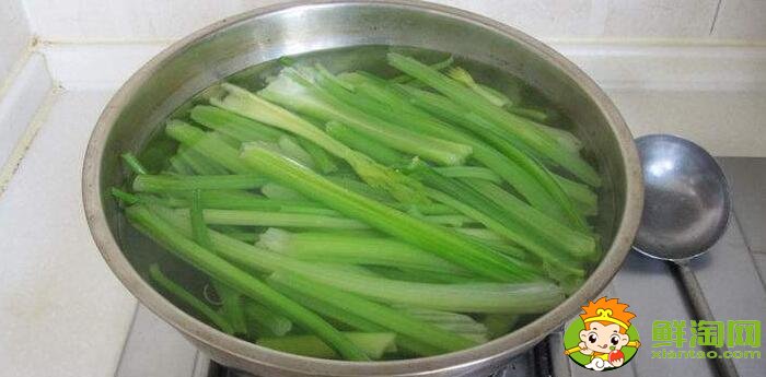 芹菜用水焯后能冷凍嗎，芹菜用水泡了一夜還能吃嗎
