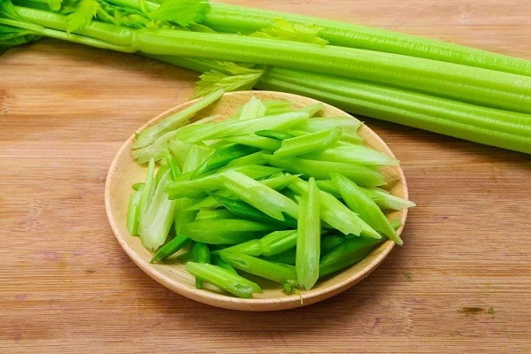 麻辣香鍋可以放芹菜嗎，炒芹菜要勾芡嗎