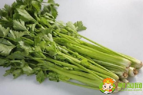 芹菜為什么感覺是咸的，芹菜汁是咸的可以喝嗎