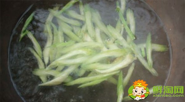芹菜怎么洗鍋,如何用芹菜洗鍋