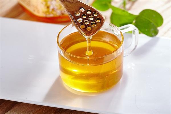 蜂蜜不能和什么一起吃，原來蜂蜜是不適合加到豆?jié){中飲用