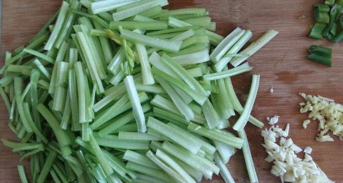 芹菜和毛芹菜的區(qū)別