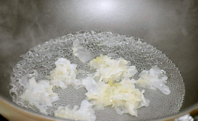 銀耳湯怎么做才粘稠