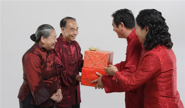 送長(zhǎng)輩什么白酒好，什么白酒好喝適合送長(zhǎng)輩